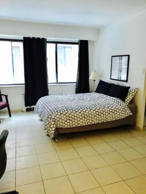 Stylish Montreal Apartment: Comfortable Stay in the Golden Square Mile